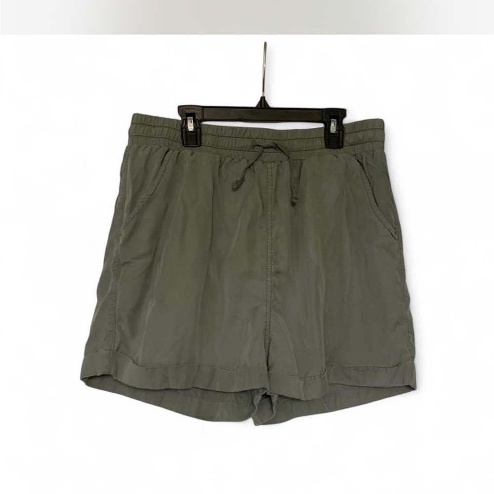 Cabincore Universal Thread khaki Green Women's Cargo Shorts size M